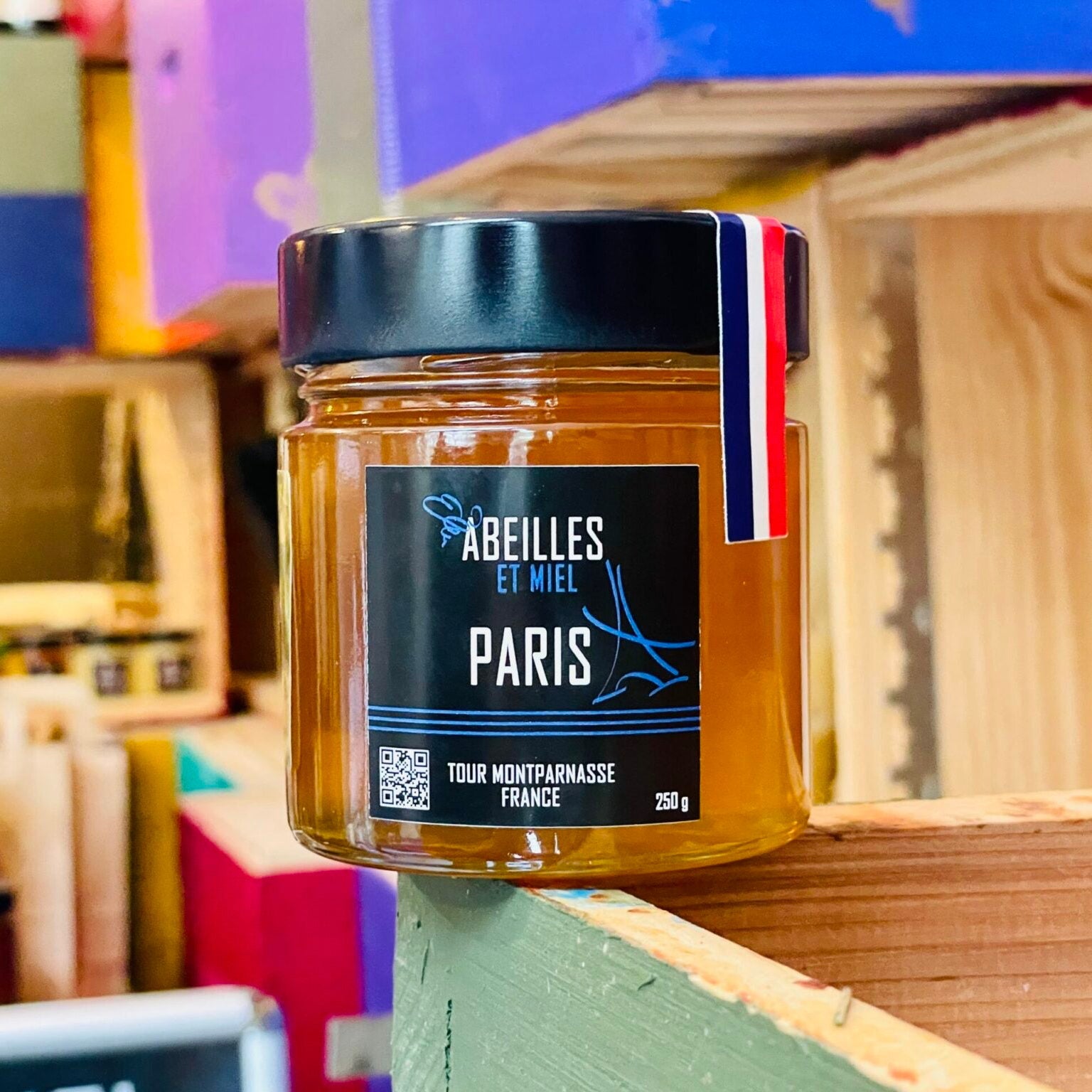 Miel de paris récolté au rucher de la tour Montparnasse