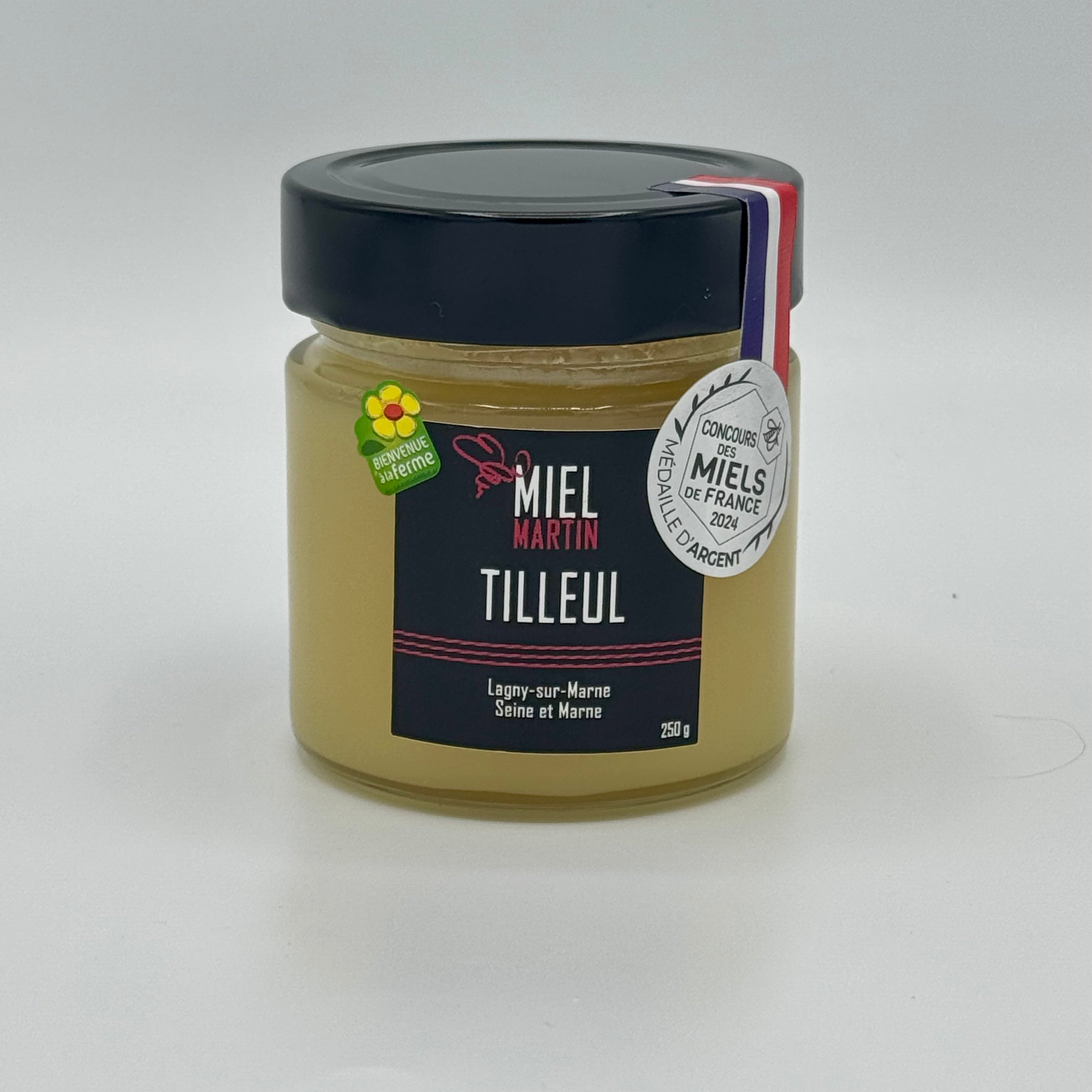 Pot de miel de tilleul français, au parfum mentholé et à la saveur fraîche.